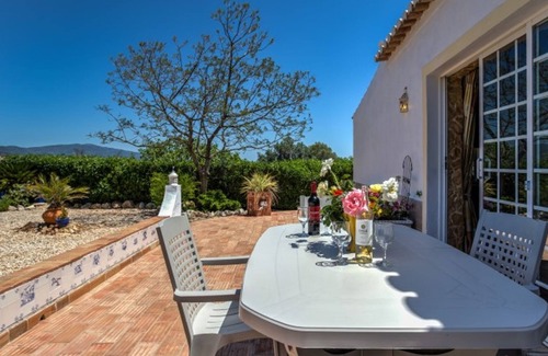 Alcalar House | Papoula Apartment in Quinta Velha by LovelyStay