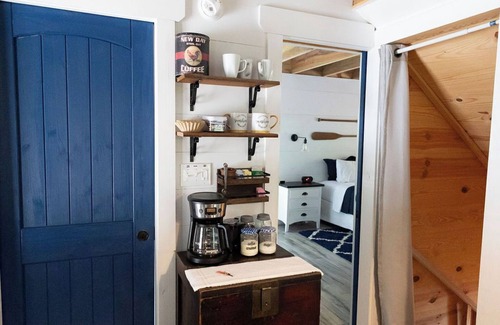 Fair Play Cabin | Pap’s Place-Pet friendly Lakefront cabin w/dock on secluded Lake Hartwell cove