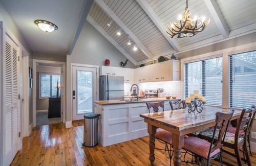 Big Canoe House | Par-Tee on the Lake-Best Location + EV Charging