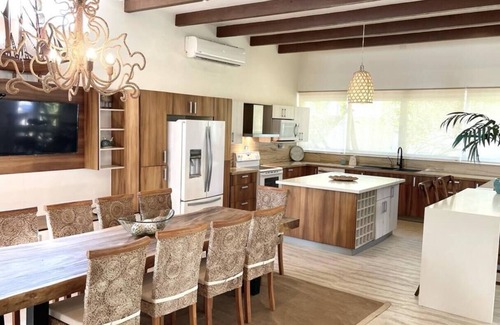 Iztapa Villa | "Paraíso Conacaste", Iztapa