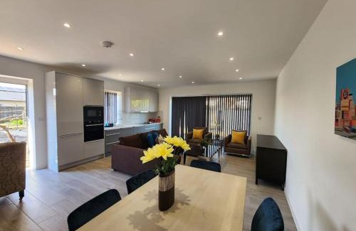 Kidlington Apartment | Paradigm Court, Luxury 2-Bedroom Apartment F3, Oxford