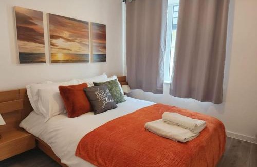 Kidlington Apartment | Paradigm Court, Modern 2-Bedroom Apartment F2, Oxford