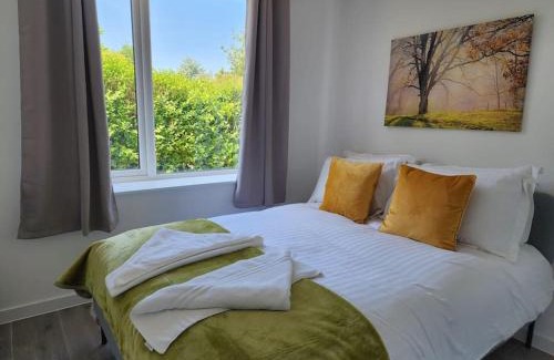Kidlington Apartment | Paradigm Court, Modern 3-Bedroom Flat 1, Oxford