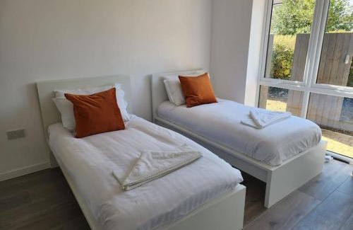 Kidlington Apartment | Paradigm Court, Modern 3-Bedroom Flat 1, Oxford