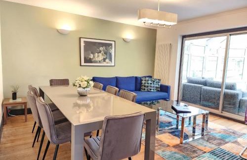 Botley House | Paradigm Villa, Oxford,5 Bedroom, 4 Free Parking Spaces