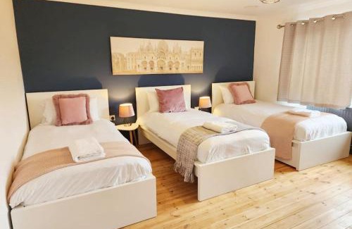 Botley House | Paradigm Villa, Oxford,5 Bedroom, 4 Free Parking Spaces