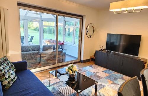 Botley House | Paradigm Villa, Oxford,5 Bedroom, 4 Free Parking Spaces