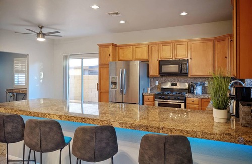 Desert Hot Springs House | Paradise 15 min to Everything! 🌅 Huge Backyard, Pool+Spa, 4 Bedrooms