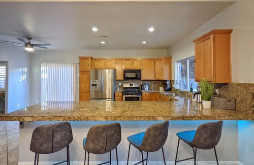 Desert Hot Springs House | Paradise 15 min to Everything! 🌅 Huge Backyard, Pool+Spa, 4 Bedrooms