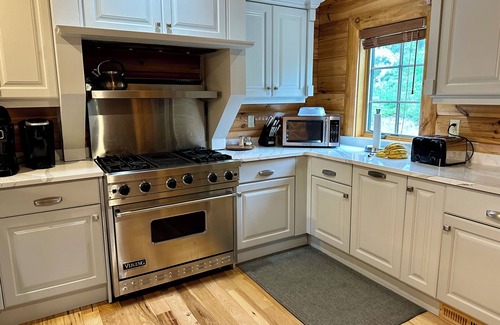 Eagle Harbor House | Paradise at Great Sand Bay -2-bedroom log house with AC, WiFi in Eagle Harbor
