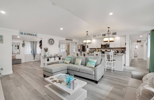 West Bradenton House | Paradise Beach House 3 Bedroom Home by Redawning