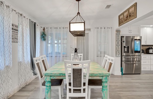 West Bradenton House | Paradise Beach House 3 Bedroom Home by Redawning
