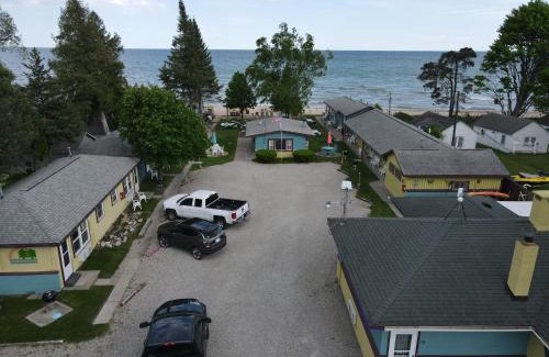 Tawas City House | Paradise Beach resort