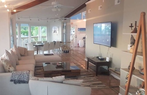 Kemps Bay House | Paradise Beach South Andros