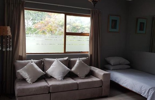 Beacon Bay Apartment | Paradise Flycatcher Accomodation