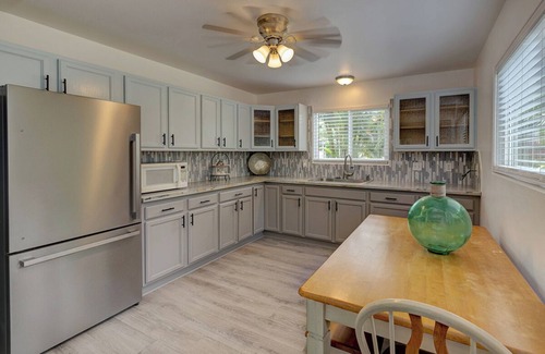 Kapoho House | Paradise found! 3 bedroom home with large lanai, AC and 2 blocks from the ocean