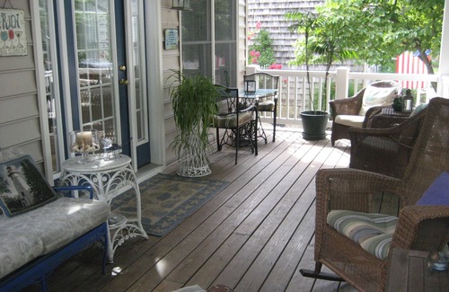Villas House | Paradise Found-cottage few houses to beach-Spectacular sunsets-Pet friendly
