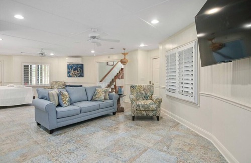 Jeremy Cay House | Paradise Found- Stunning Ocean views + Unique Home