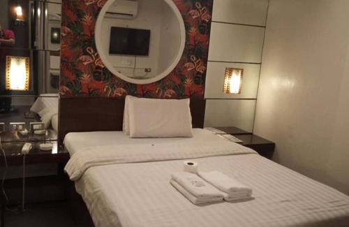 South Triangle Hotel | Paradise Hotel