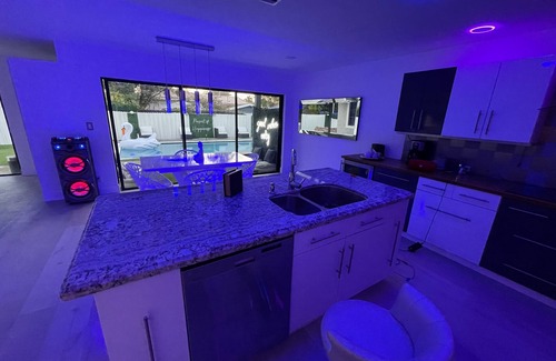 Hallandale Beach Hotel | Paradise hotel