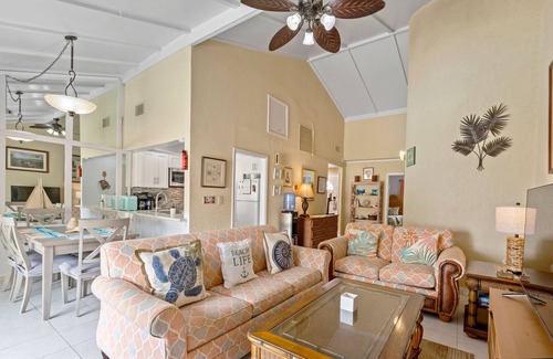 Paradise Island Villa | Paradise Island 9A-Sunrise Beach Club-Beachfront-Safe Haven Villa Del Mar