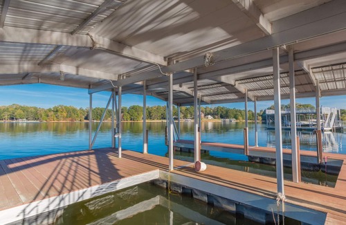 Cumming House | Paradise - Lakefront/Boat Dock/30+ DAY MIN but all inquiries welcome