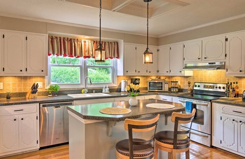 Northlakes House | 'Paradise Lakehouse' in Hickory w/Dock & Views!