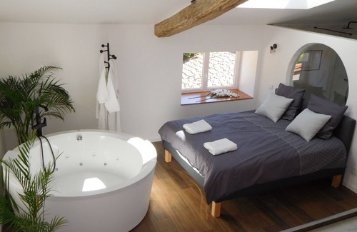 Montjustin Apartment | Paradise Love In Provence - Loft Étoilé - Spa Privatif