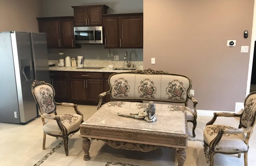 Woodland Hills House | paradise luxury experiencenSleep bed 4 bedroom 1 livingroom 1