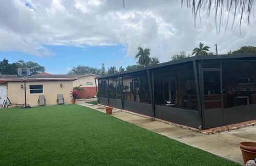Golden Glades House | Paradise Oasis1