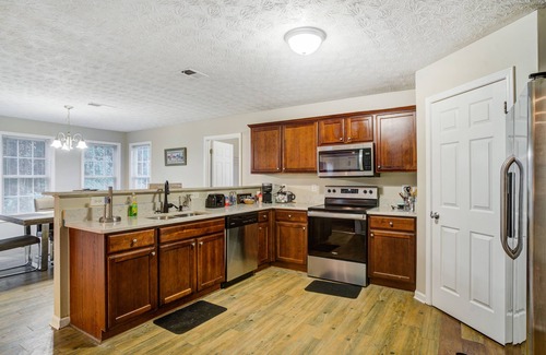 Conley House | 🌴Paradise of Atlanta🌴 4BR/3BTH⭐️2 Game Rm⭐️2 Fireplaces⭐️10 min from Airport