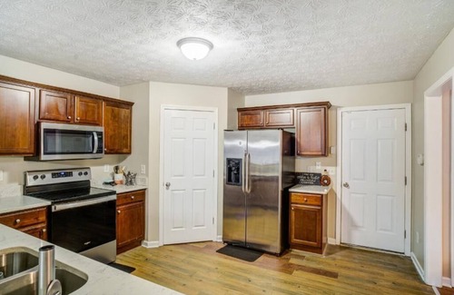 Conley House | 🌴Paradise of Atlanta🌴 4BR/3BTH⭐️2 Game Rm⭐️2 Fireplaces⭐️10 min from Airport