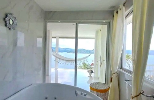 Tronadora Apartment | Paradise of Soul Lake Front 1-Bed Villa with Whirlpool
