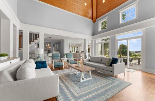 Lake Norman of Catawba House | Paradise Pointe by AvantStay Lakefront Views Playset