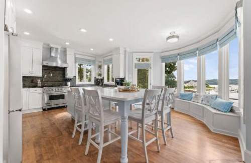 Lake Norman of Catawba House | Paradise Pointe by AvantStay Lakefront Views Playset