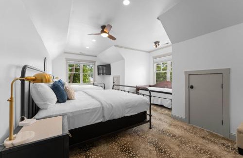 Lake Norman of Catawba House | Paradise Pointe by AvantStay Lakefront Views Playset