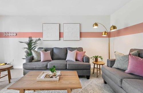 Whitney Beach House | Paradise Palms - Chic Prime Spot Pool BBQ Alfresco