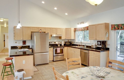 Keaau House | Paradise Park Vacation Rental ~ 4 Mi to Shoreline!