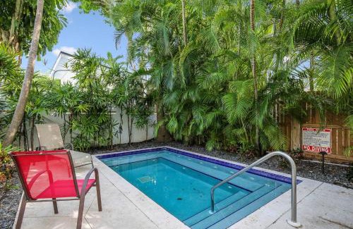 The Meadows House | Paradise Place by AvantStay Key West Old Town Condo w Shared Pool
