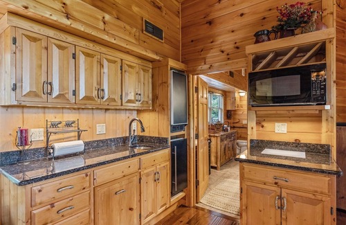 Gatlinburg - Pigeon Forge Cabin | Paradise Point 4 Bedroom Cabin by RedAwning