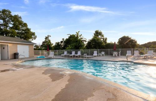 Lake Ozark House | Paradise Point of View Pools Tennis and More