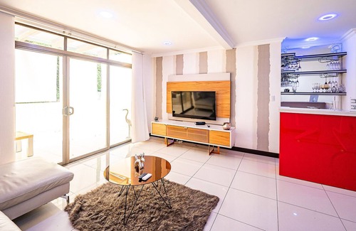 Santa Ana Apartment | Paradise Retreat - Amenities, Parking & Location