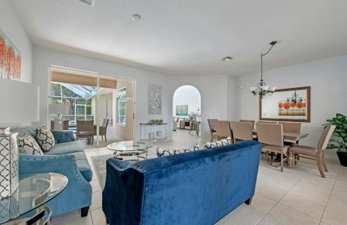 Central Naples House | Paradise Retreat Saltwater Luxury Pool with Hot Tub