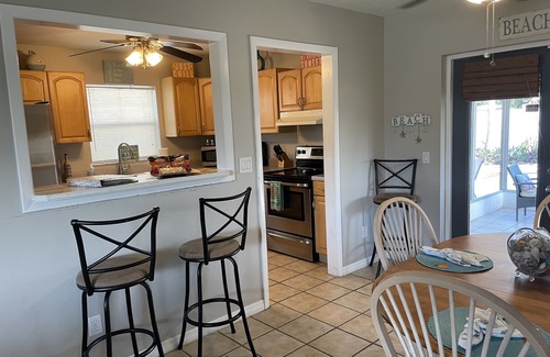 South Bradenton House | Paradise Retreat with HEATED POOL- Need We Say More