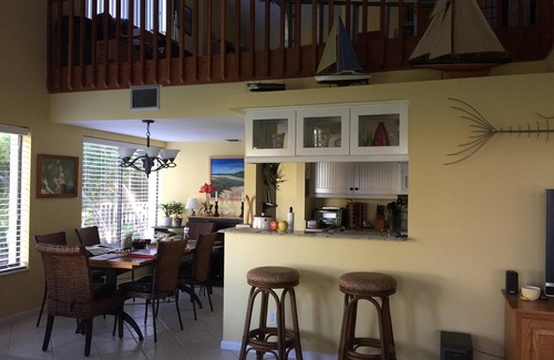Stuart House | Paradise- townhome with views of the lake and golf course, walk to the beach!