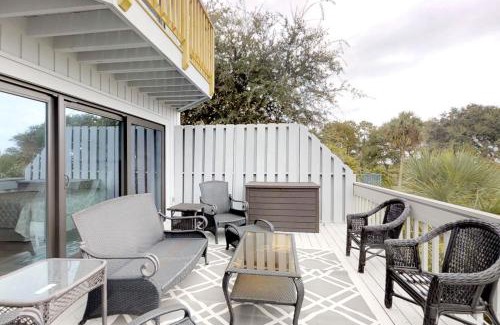 Folly Field House | Paradise