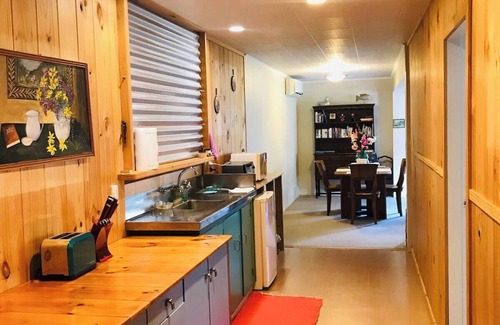 Rotorua Apartment | Paradise Valley Getaway - Farm Cottage with Stream