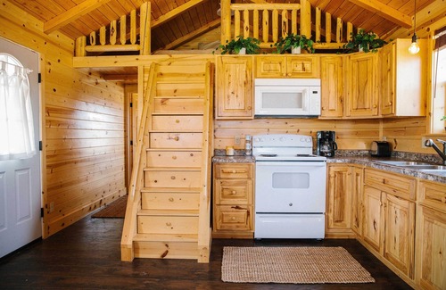 Livingston Cottage | Paradise Valley Cabin by Chico & Yellowstone Park!