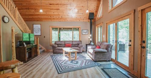 Unionville House | Paradise View Log Cabin
