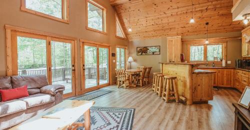 Unionville House | Paradise View Log Cabin